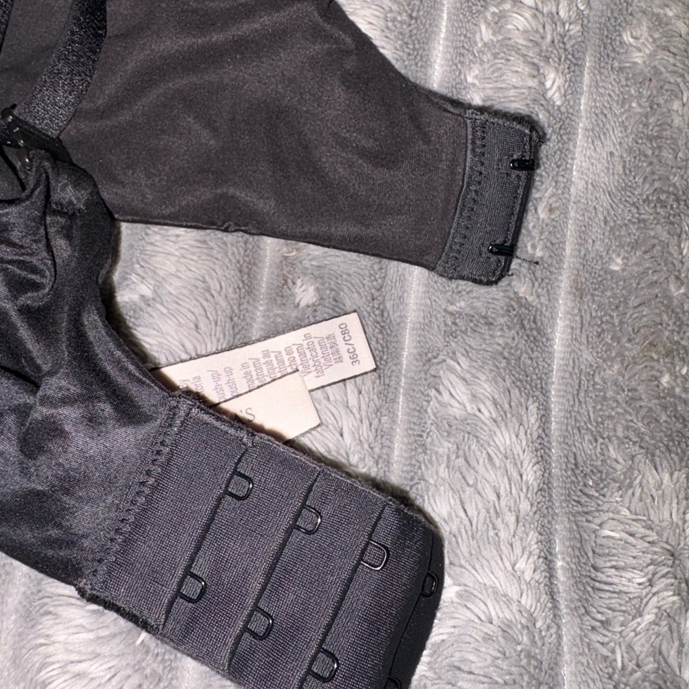Victoria's Secret Sleek Black Push up Bra - Picture 5 of 5